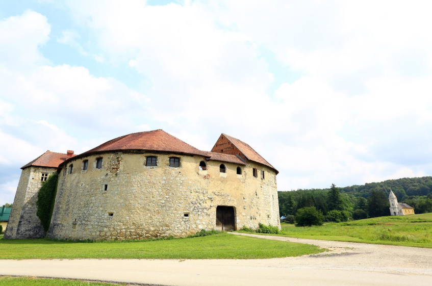 Stari Grad Ribnik, Croatia